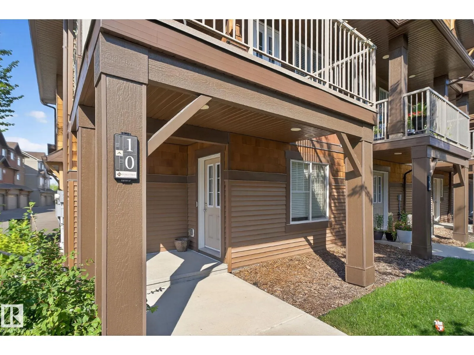 #10 1005 GRAYDON HILL BV SW