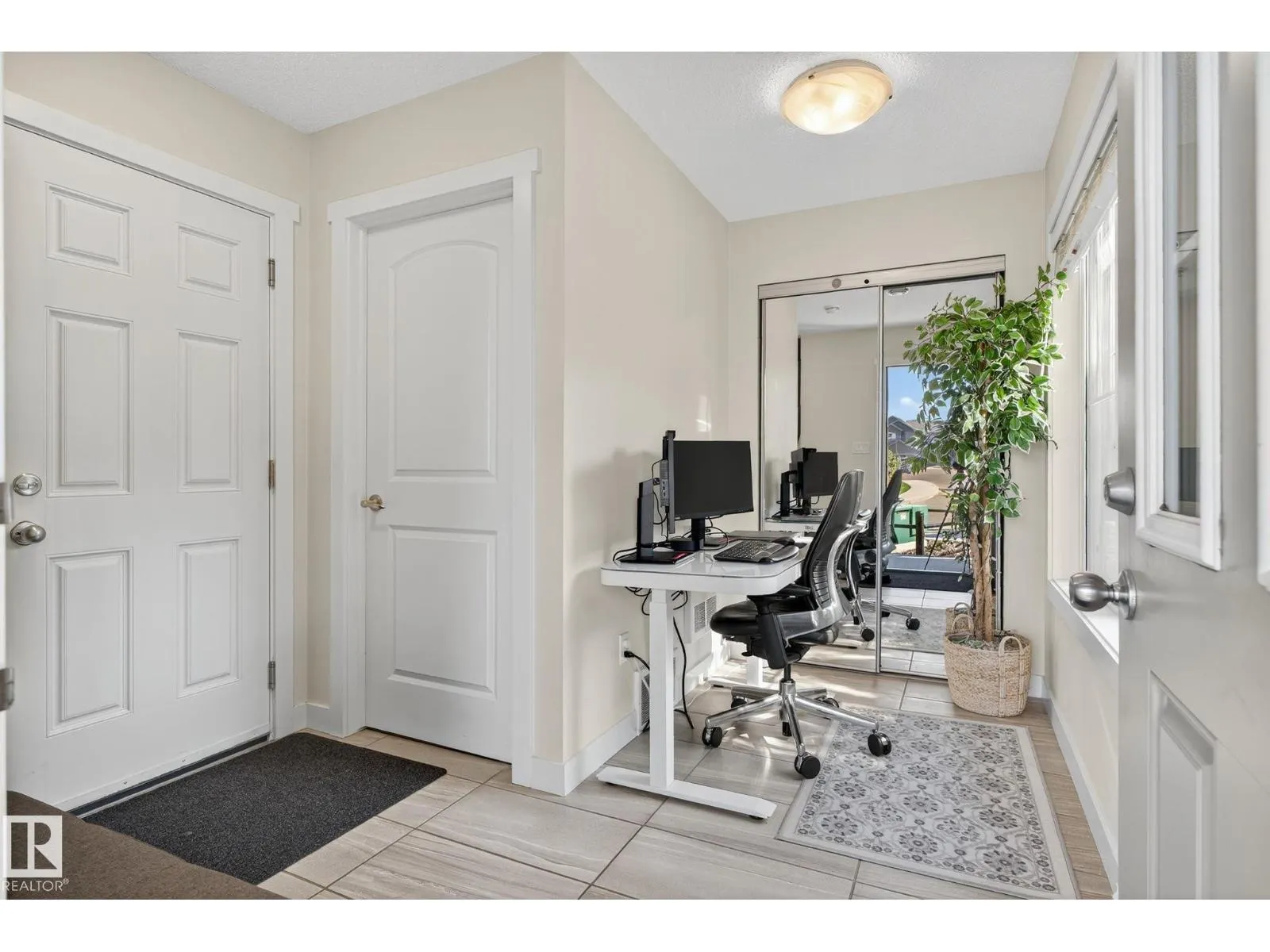 #10 1005 GRAYDON HILL BV SW