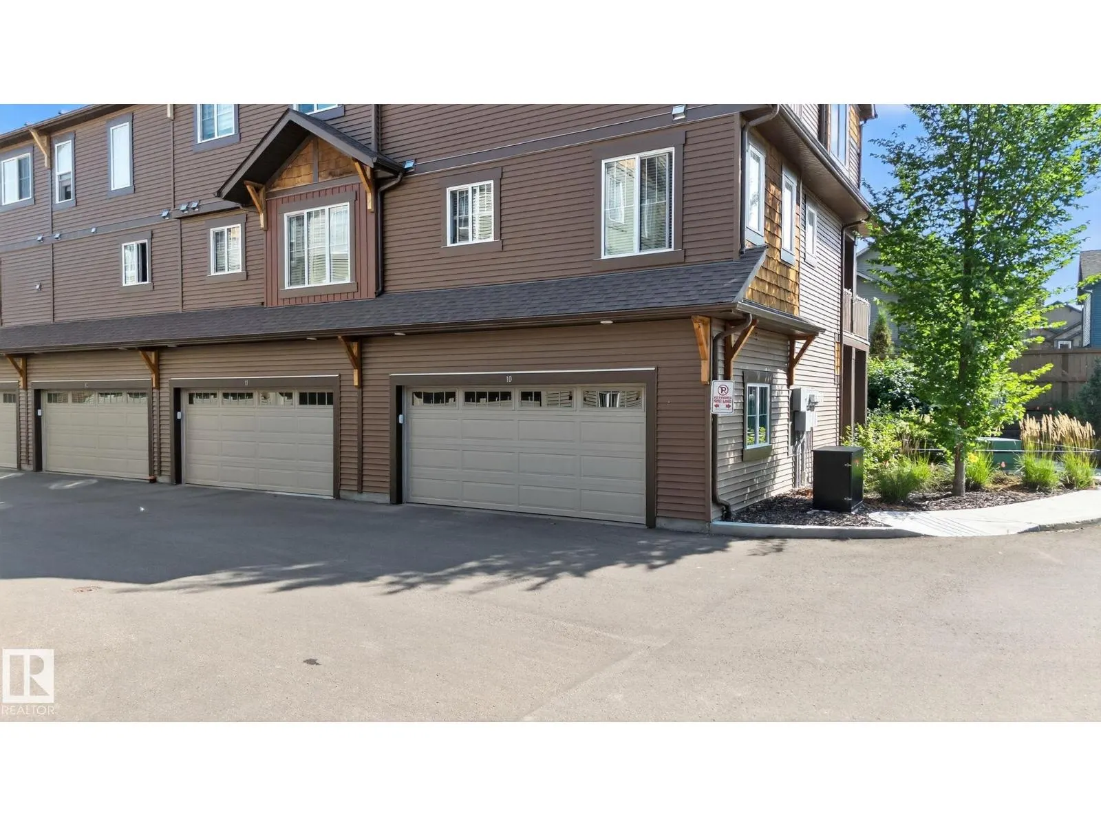 #10 1005 GRAYDON HILL BV SW