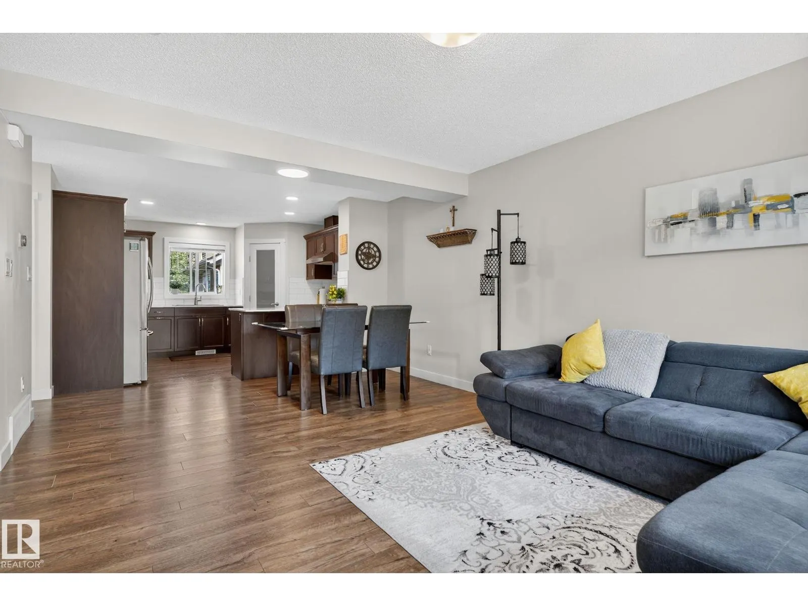 #10 1005 GRAYDON HILL BV SW