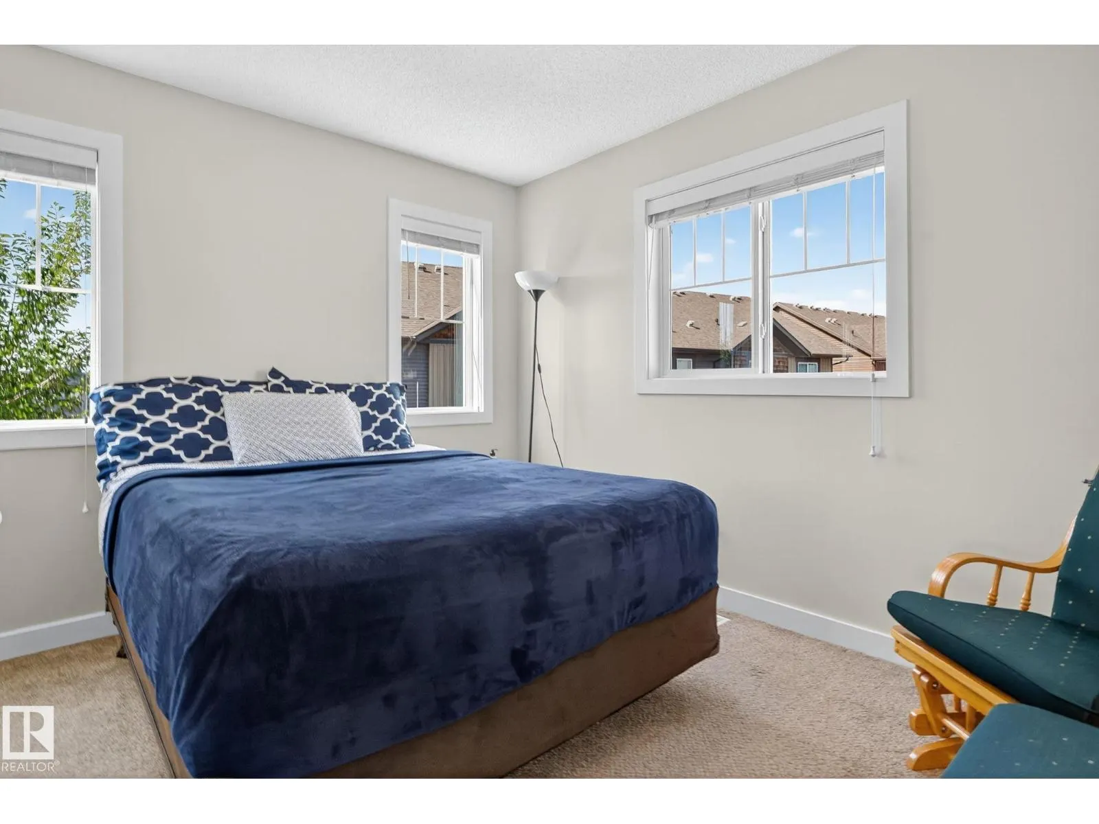 #10 1005 GRAYDON HILL BV SW