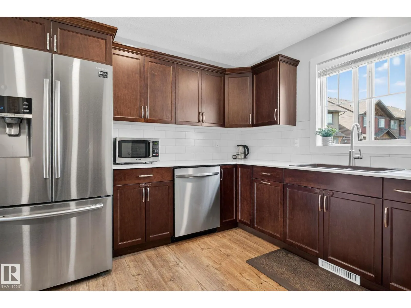 #10 1005 GRAYDON HILL BV SW