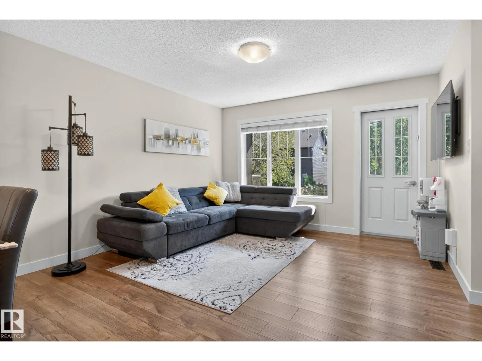 #10 1005 GRAYDON HILL BV SW