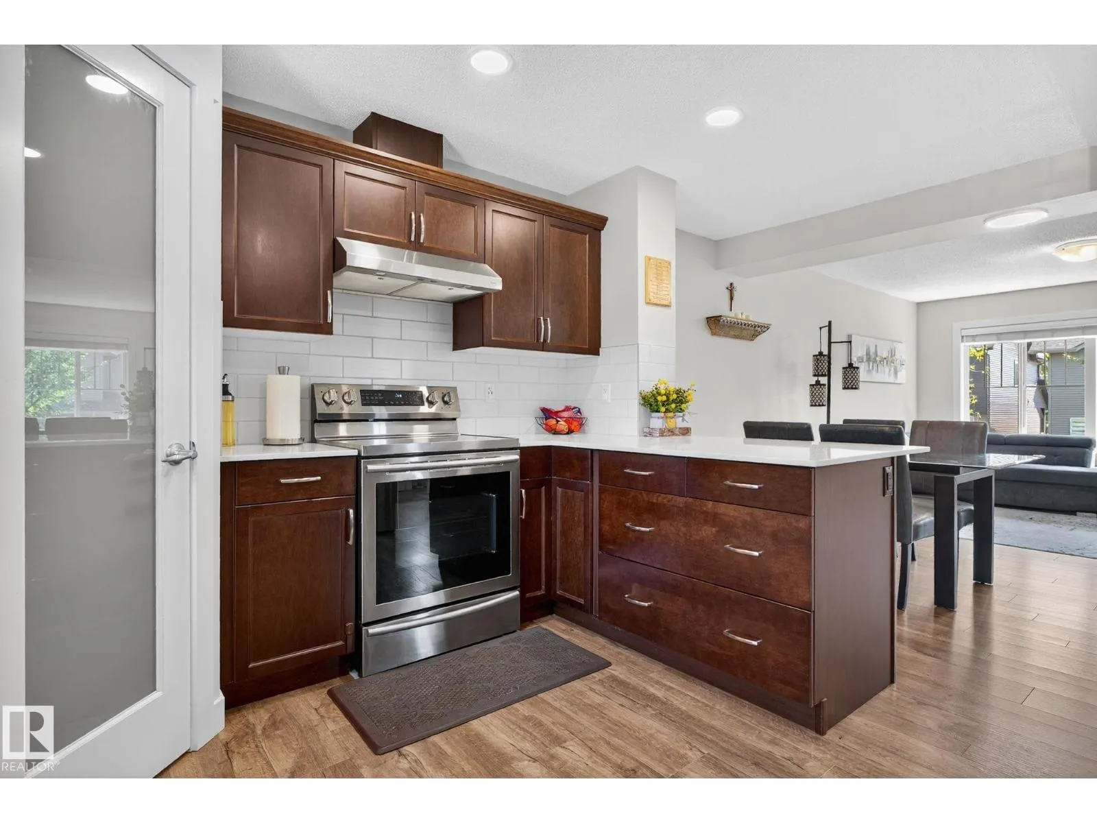 #10 1005 GRAYDON HILL BV SW