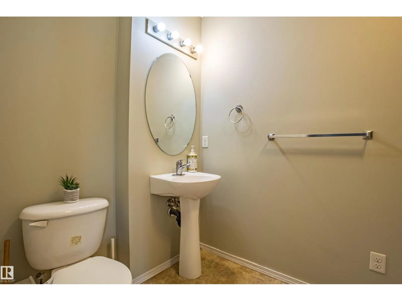 #51, 2503 24 ST NW