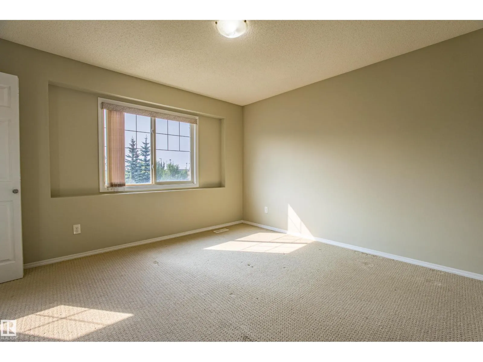 #51, 2503 24 ST NW