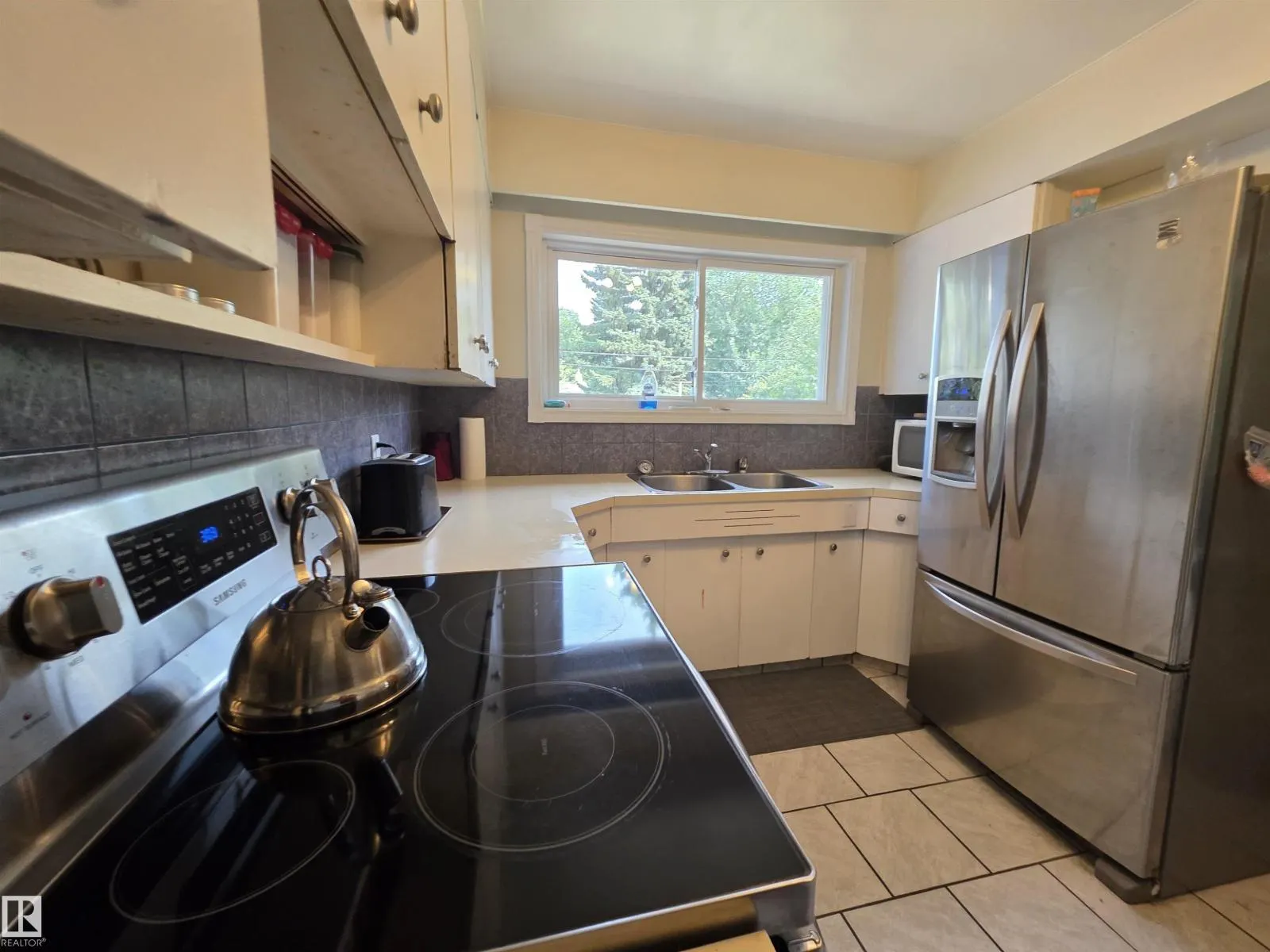 11933 50 ST NW