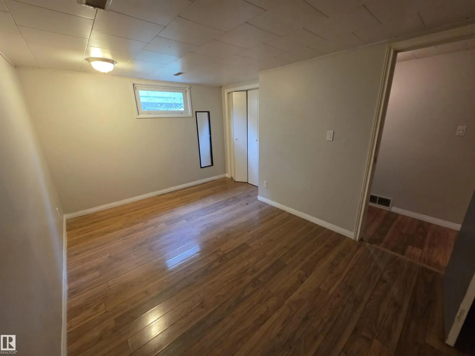 11933 50 ST NW