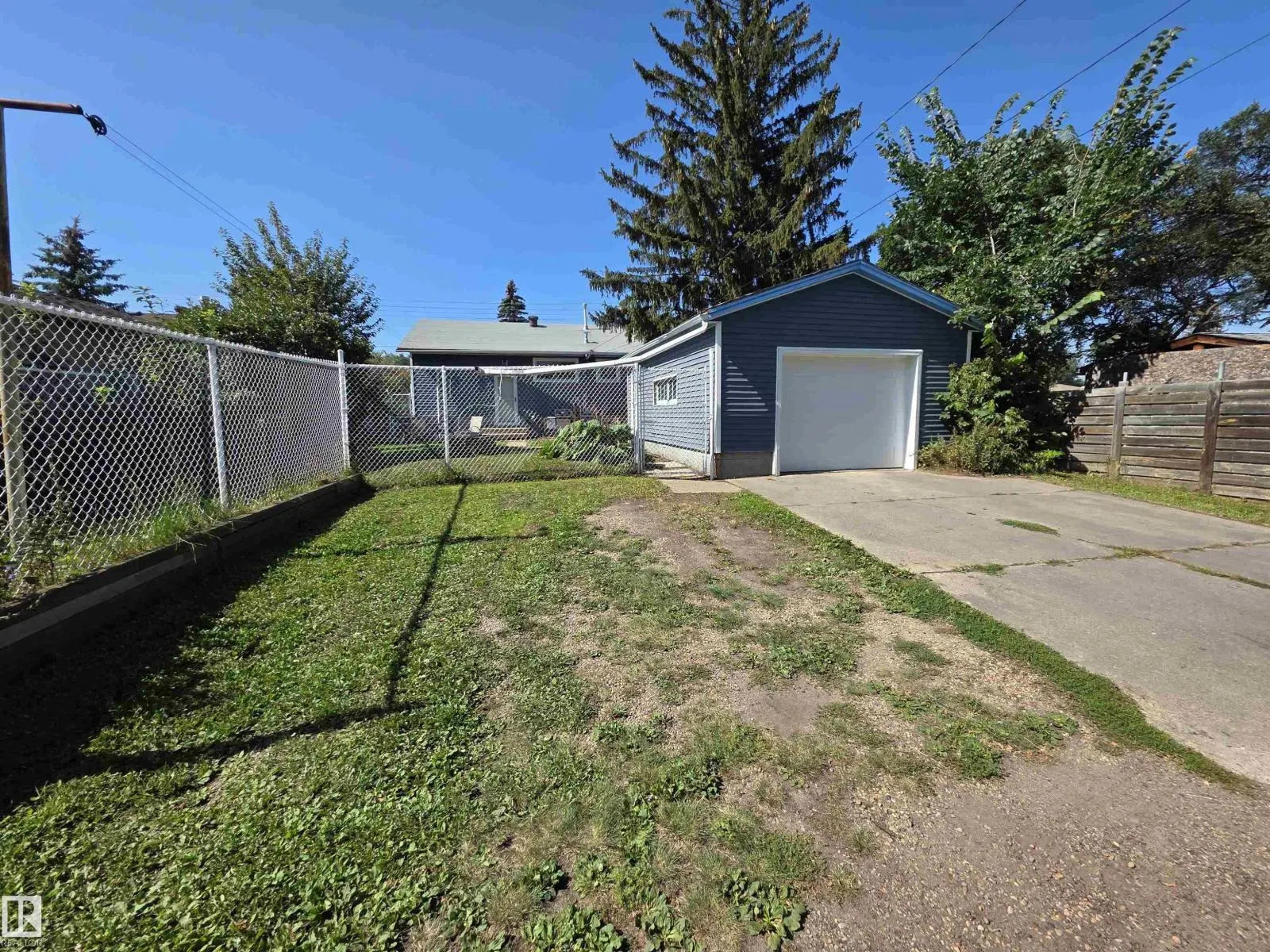 11933 50 ST NW