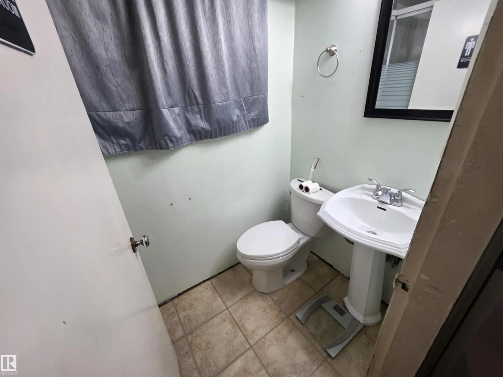 11933 50 ST NW