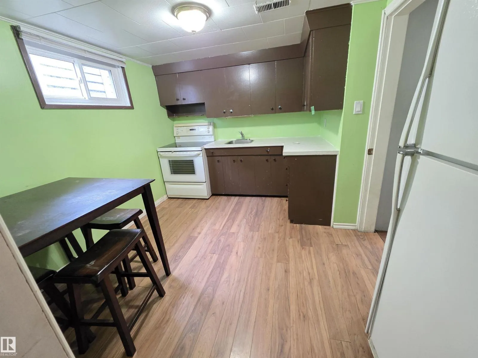 11933 50 ST NW