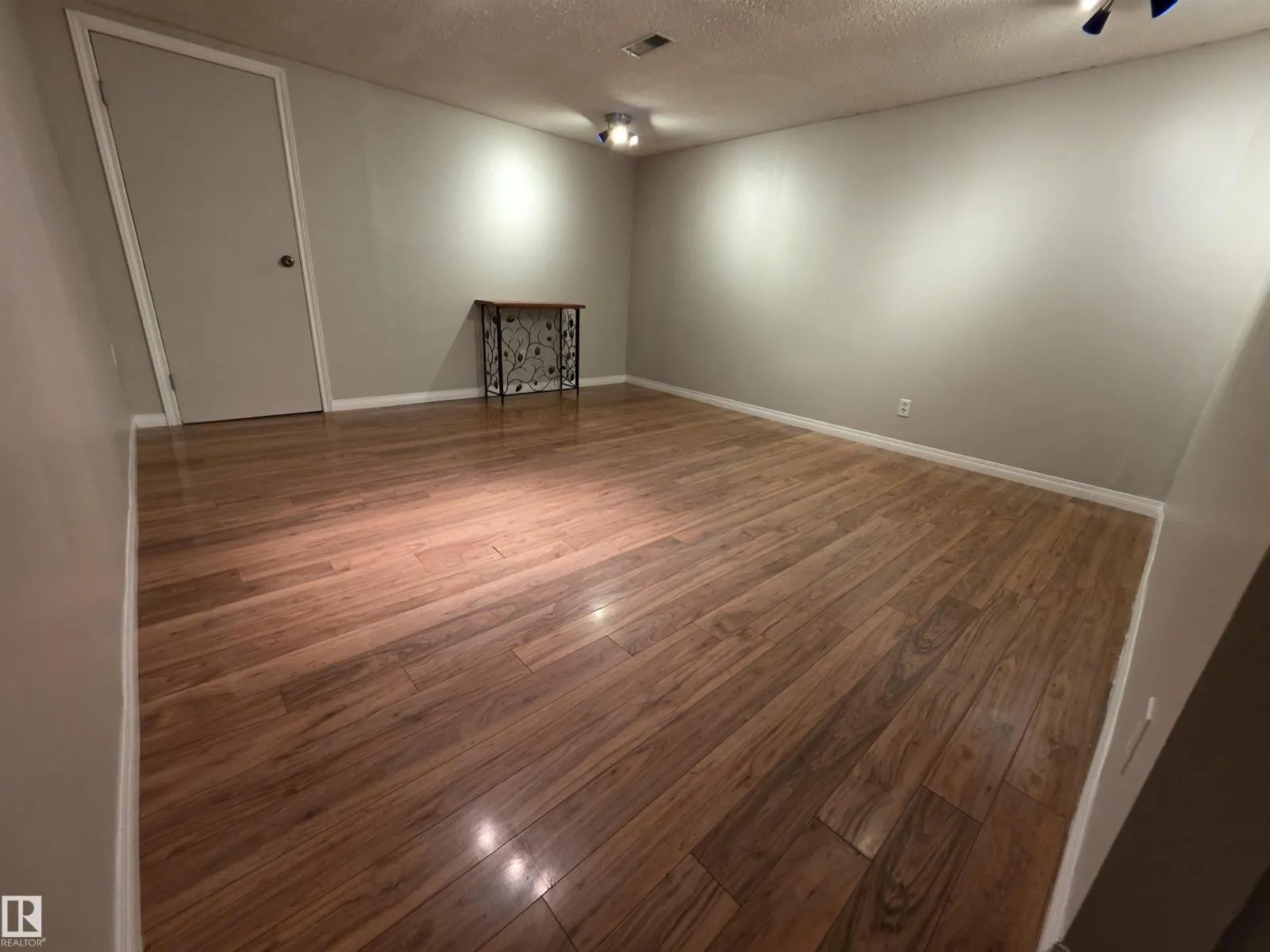11933 50 ST NW