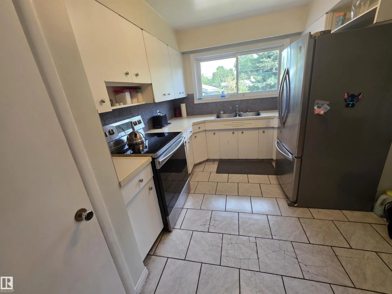 11933 50 ST NW