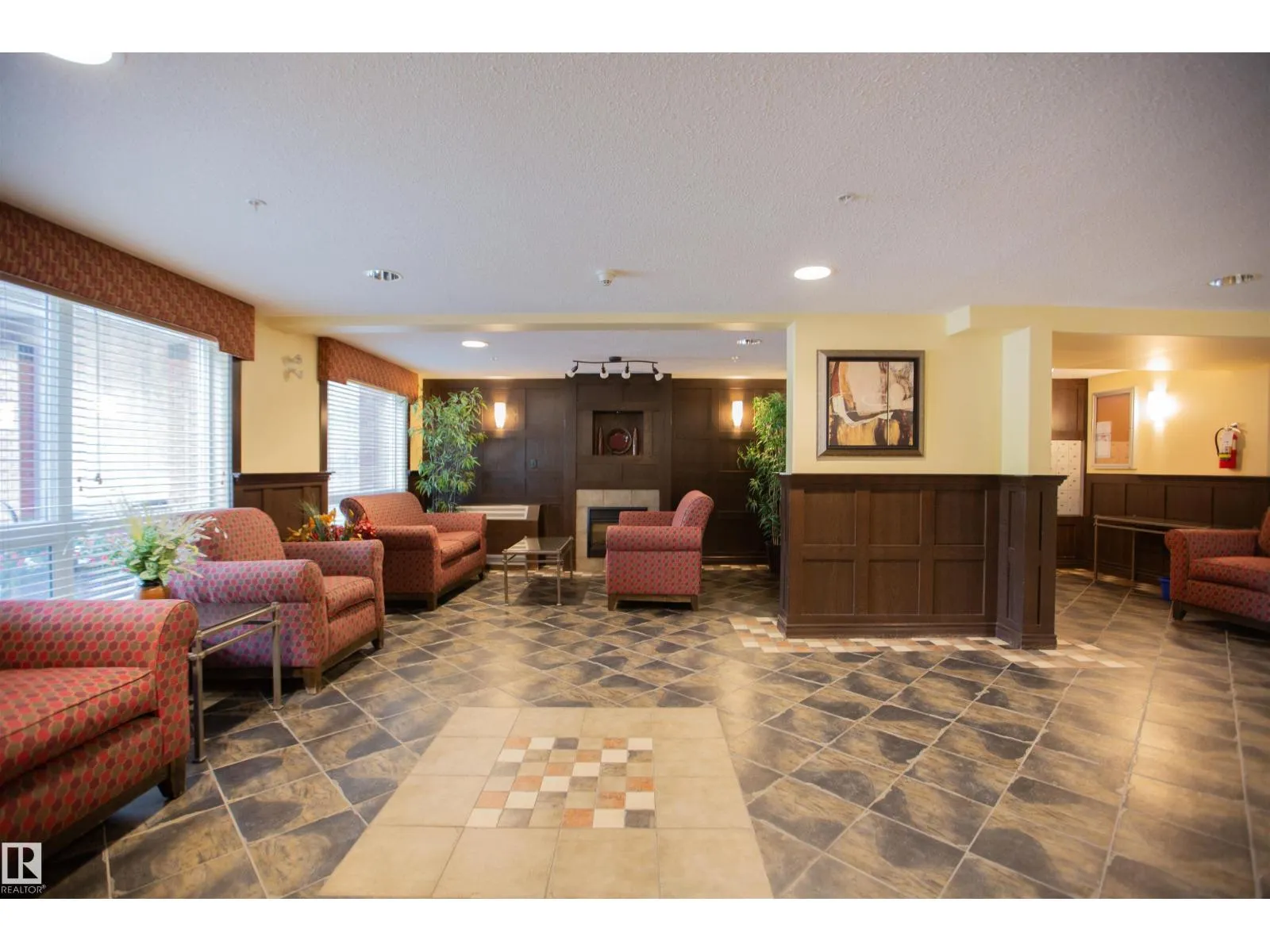 #325 7510 89 ST NW