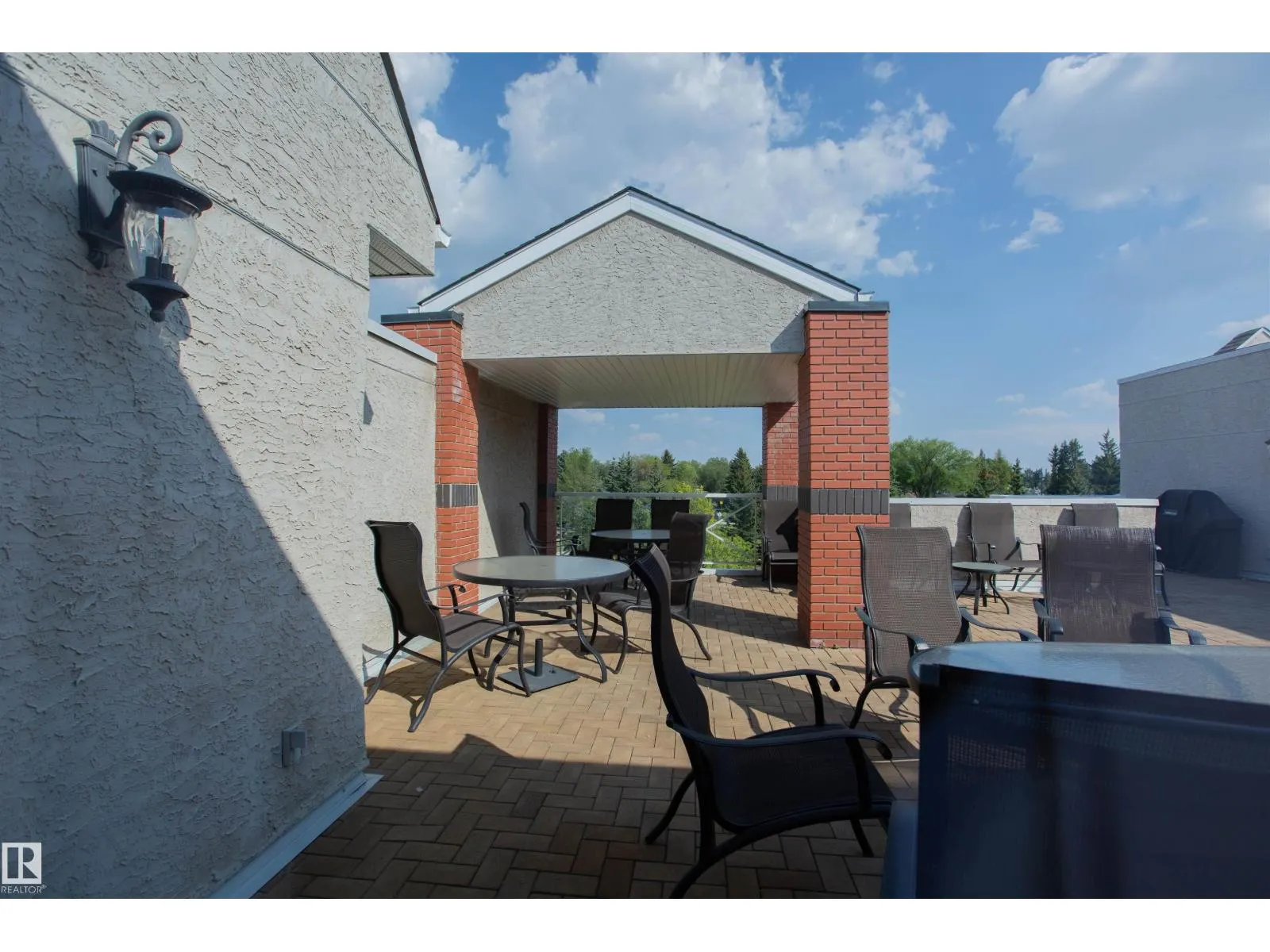 #325 7510 89 ST NW