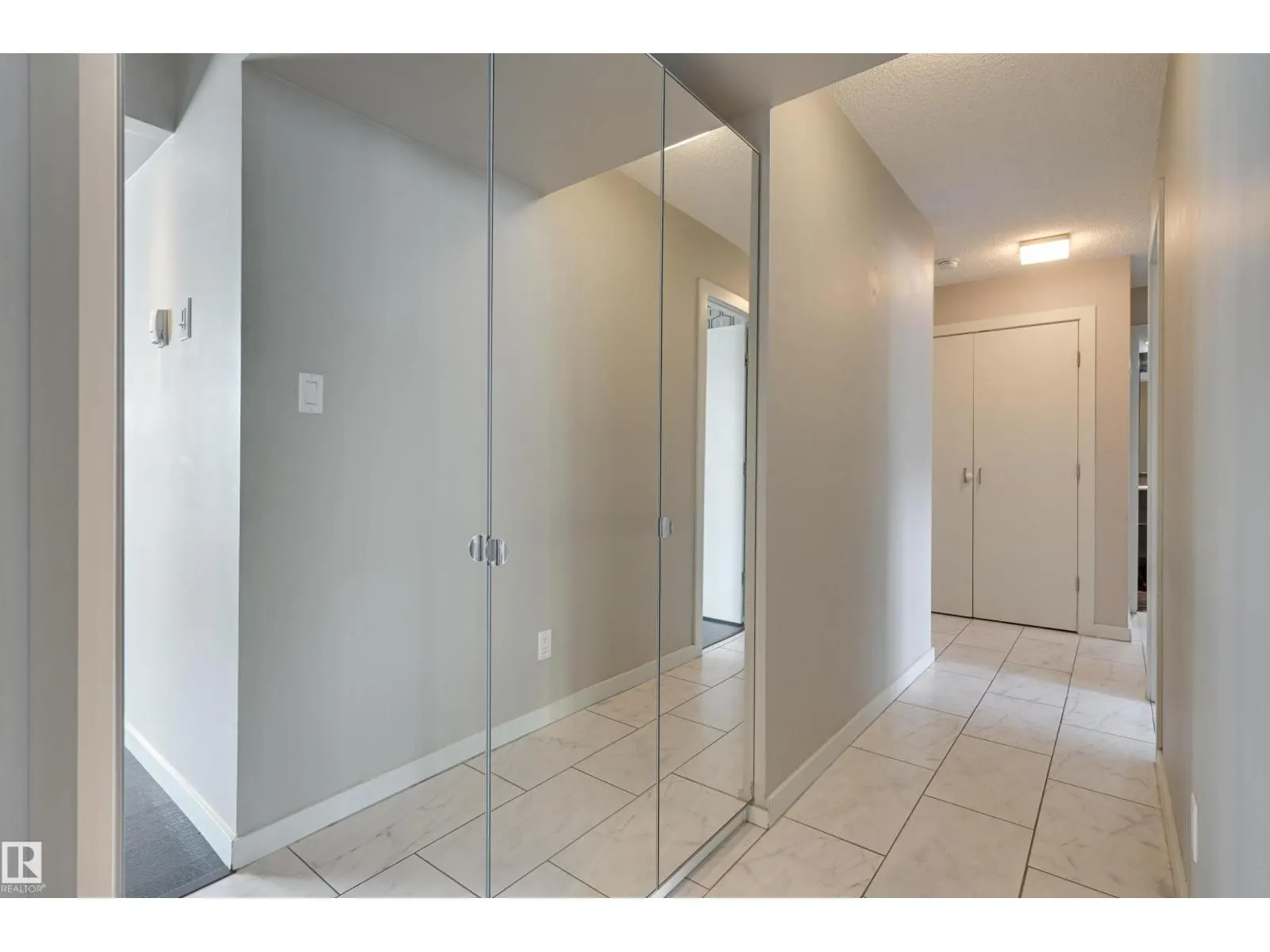 #104 10140 115 ST NW