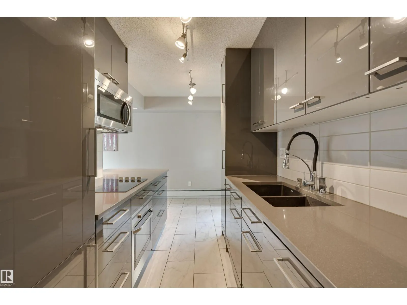 #104 10140 115 ST NW
