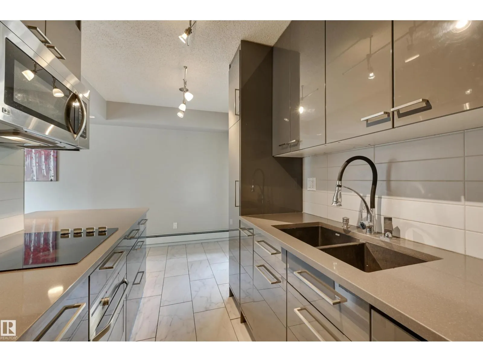 #104 10140 115 ST NW