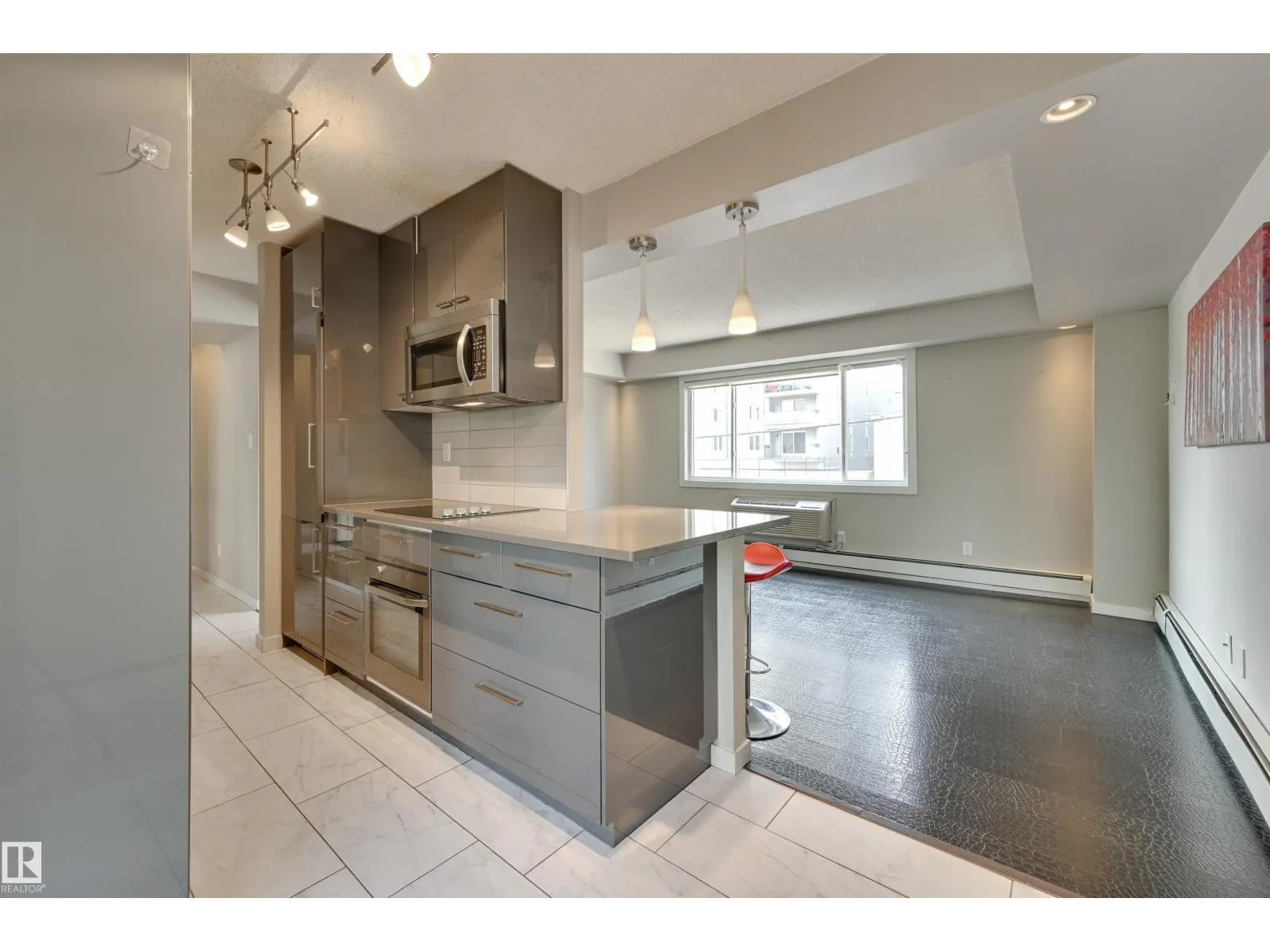 #104 10140 115 ST NW
