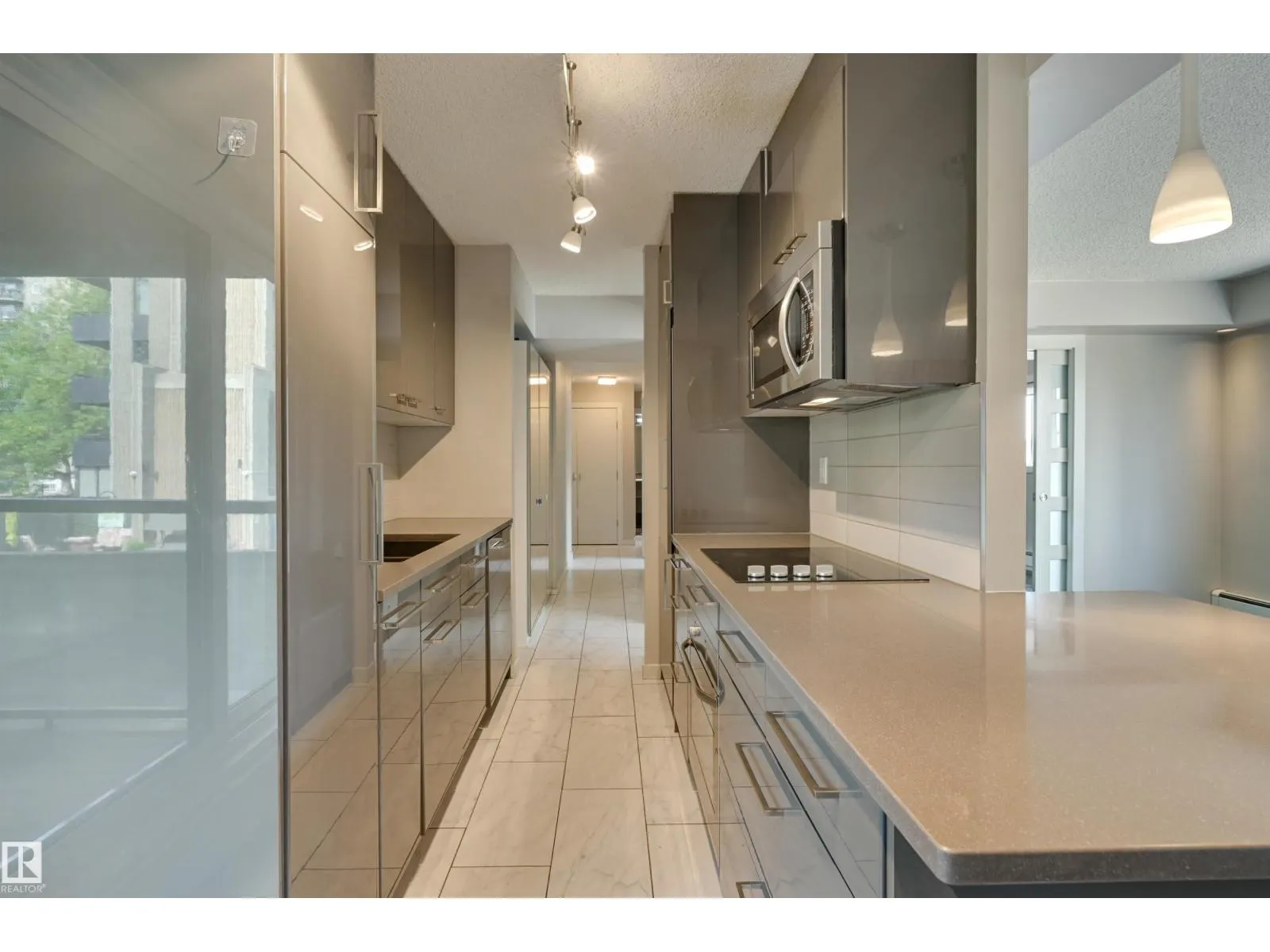 #104 10140 115 ST NW