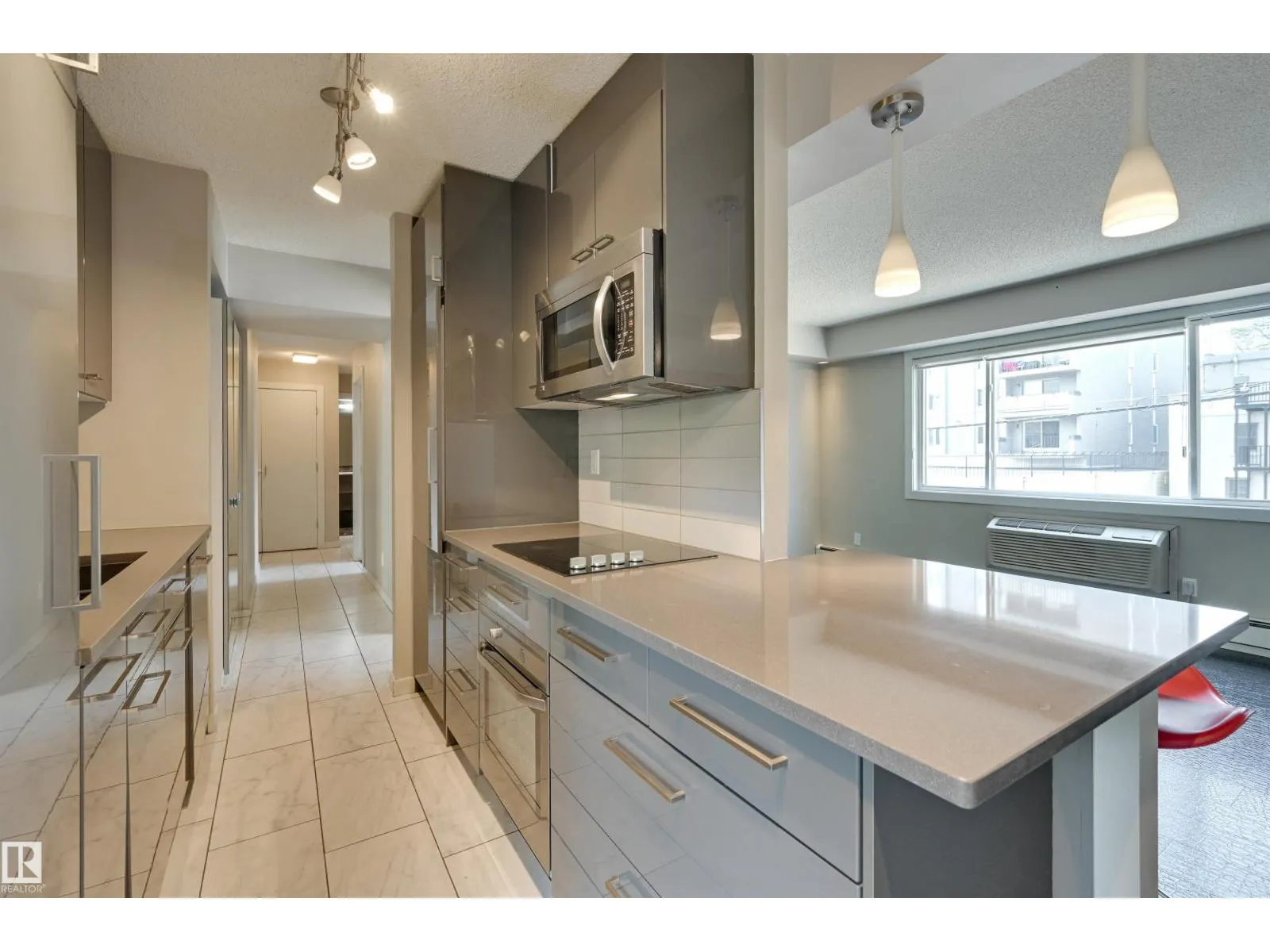 #104 10140 115 ST NW