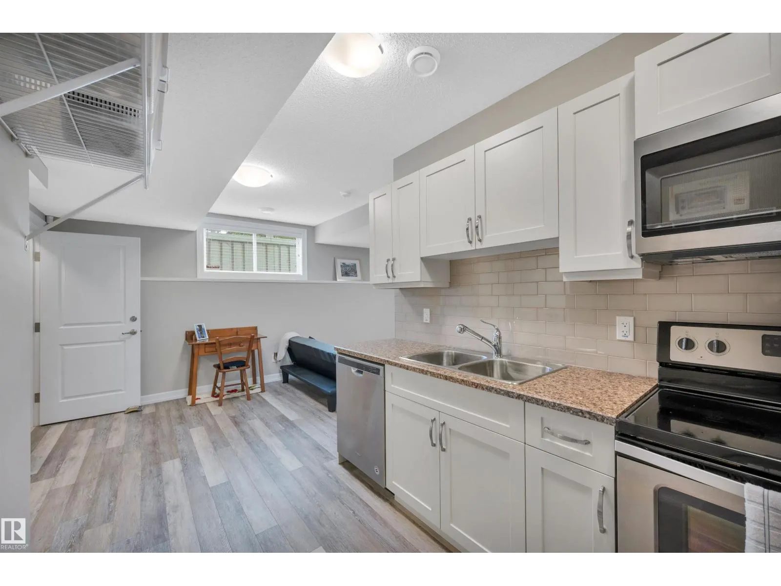 8171 226 ST NW