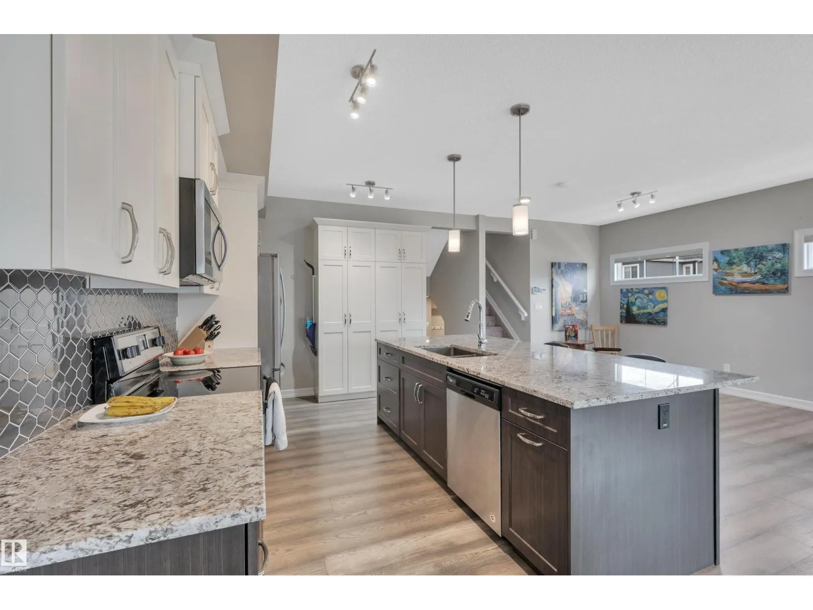 8171 226 ST NW