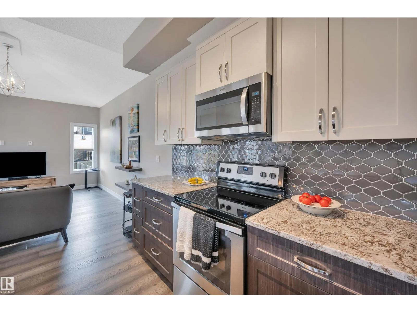 8171 226 ST NW