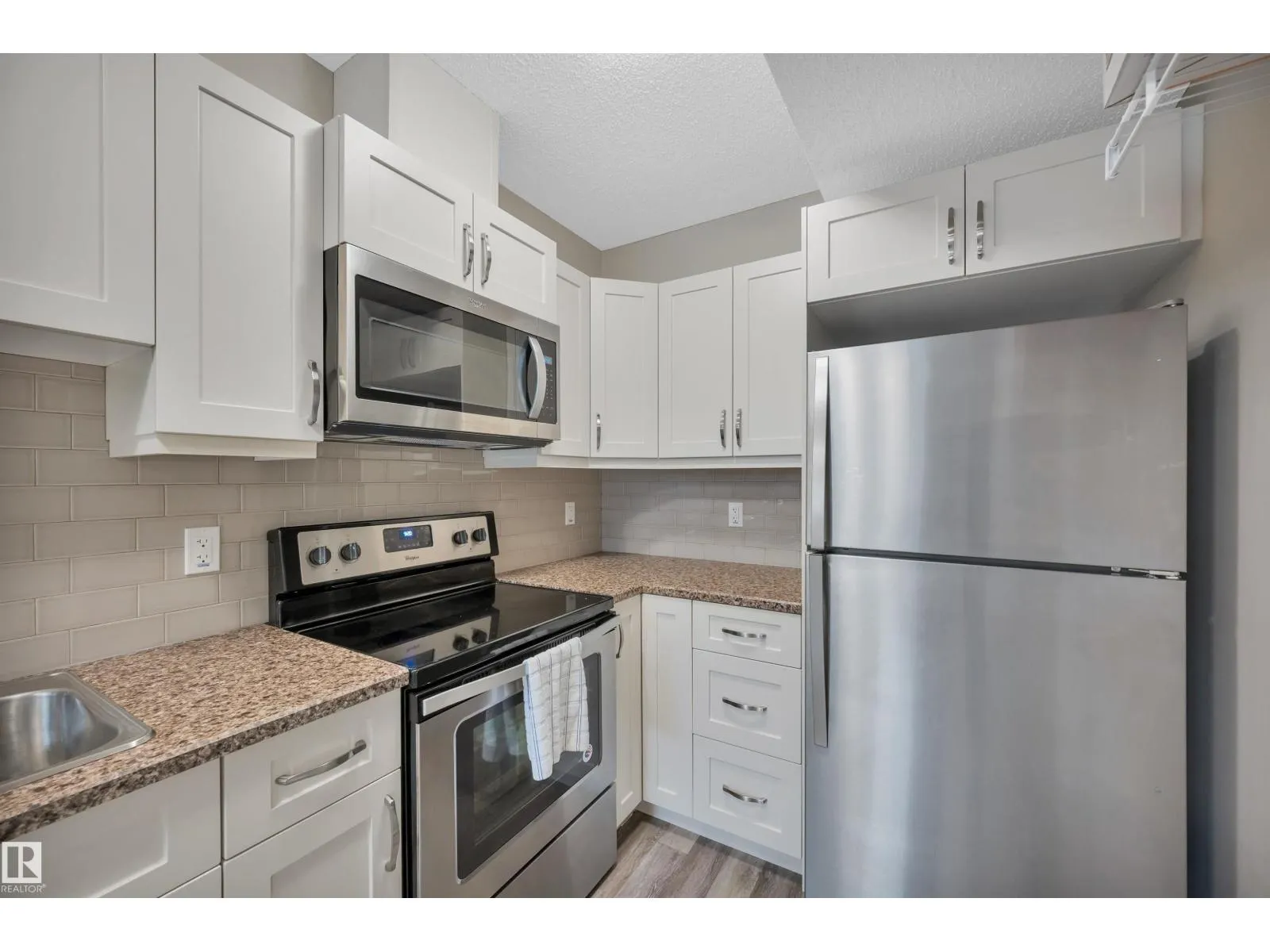 8171 226 ST NW