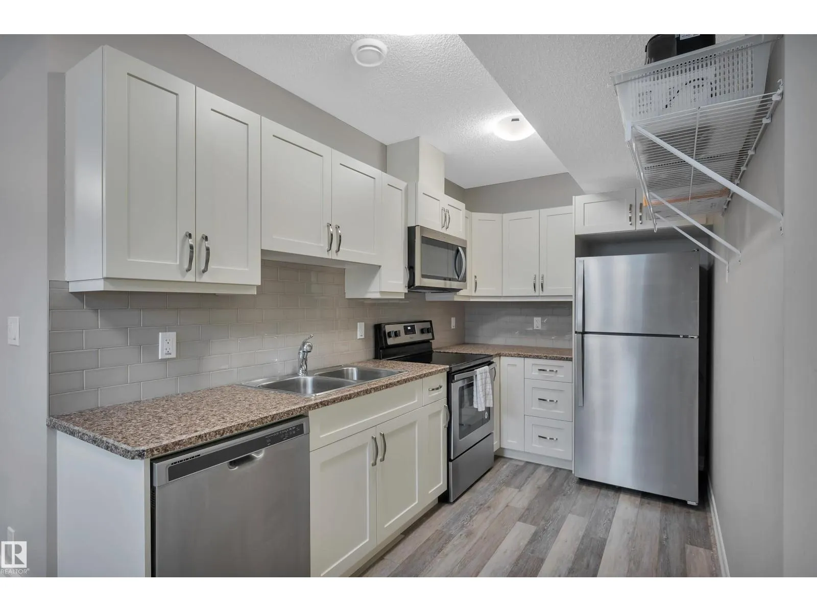 8171 226 ST NW