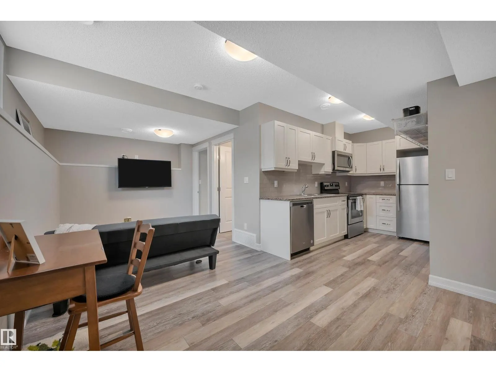 8171 226 ST NW