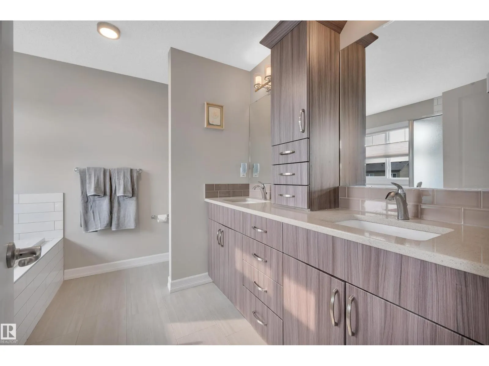 8171 226 ST NW