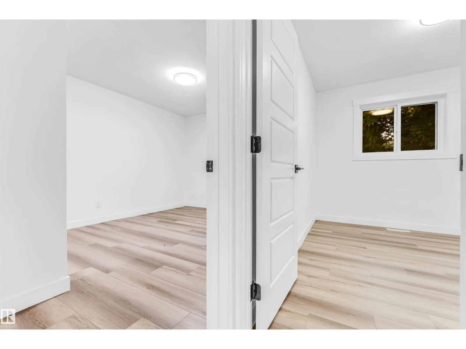 4805 44 Ave