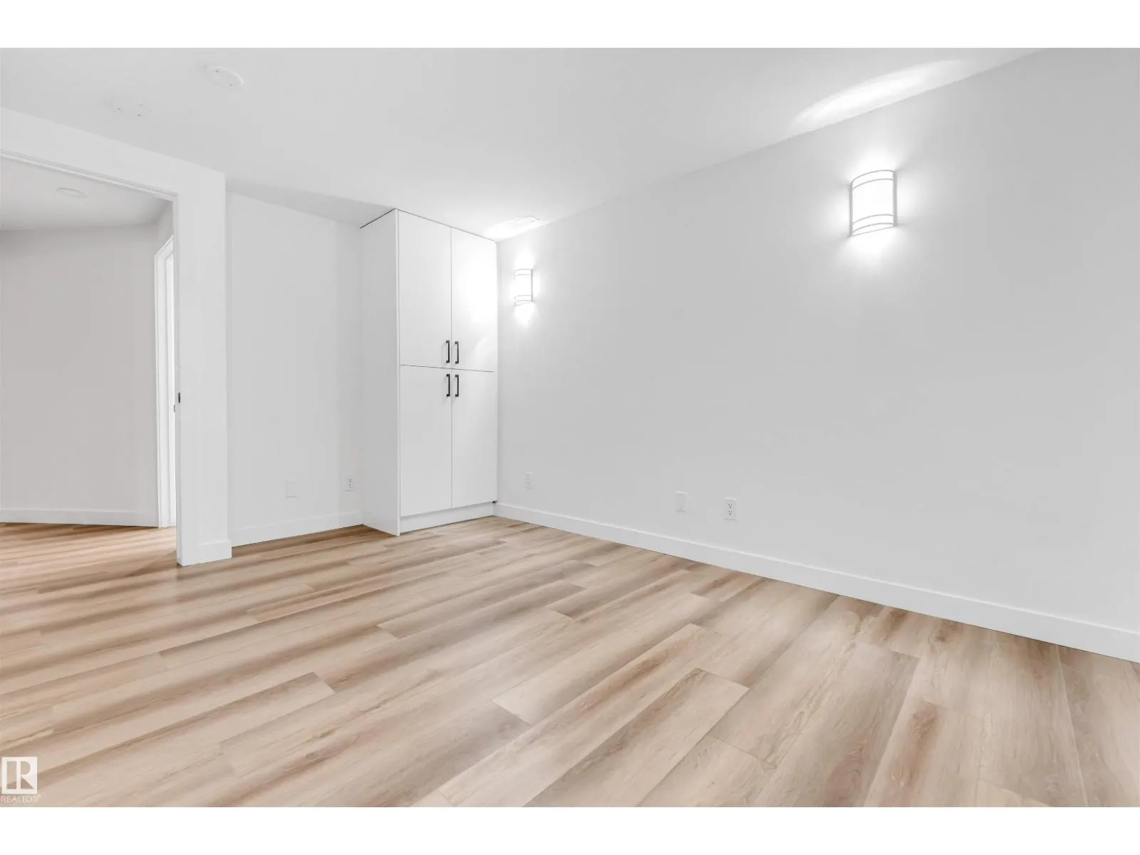4805 44 Ave