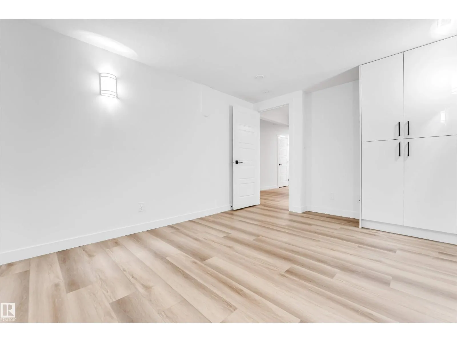 4805 44 Ave