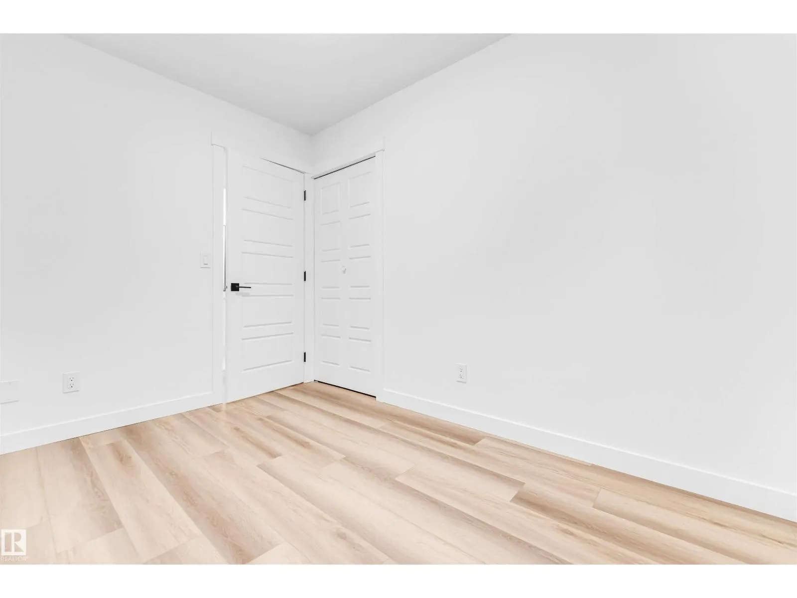 4805 44 Ave