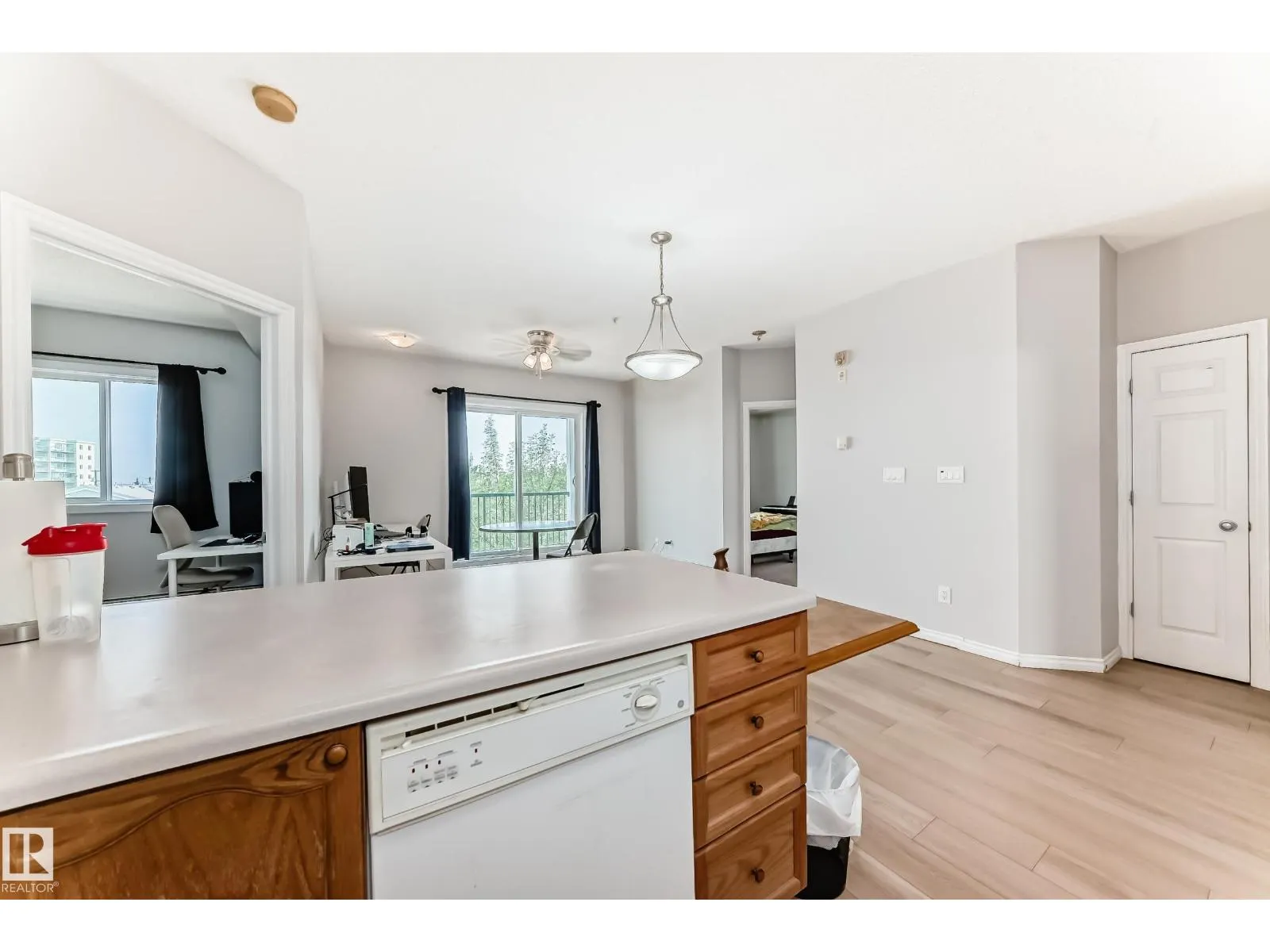 #307 10118 95 ST NW