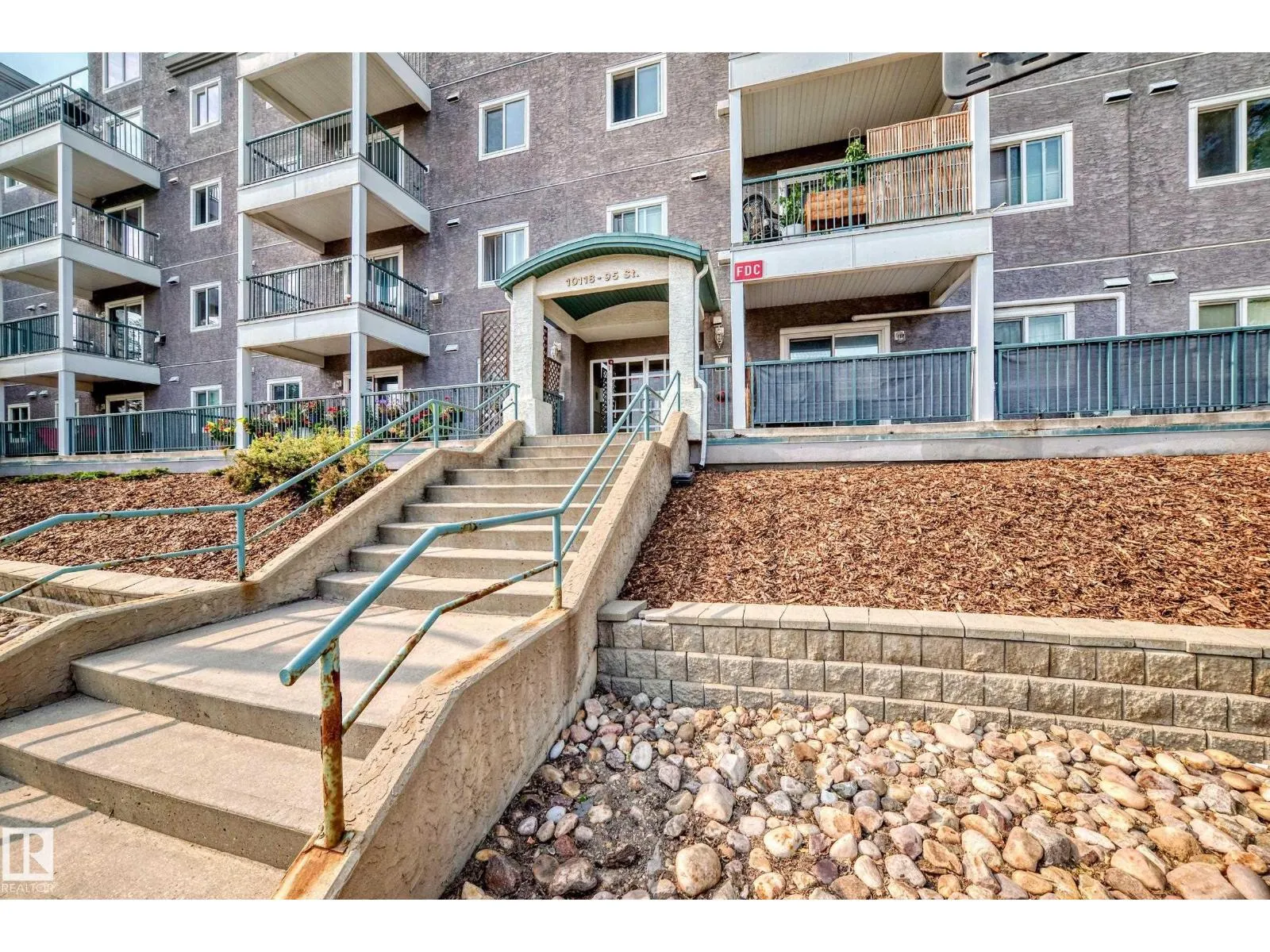 #307 10118 95 ST NW