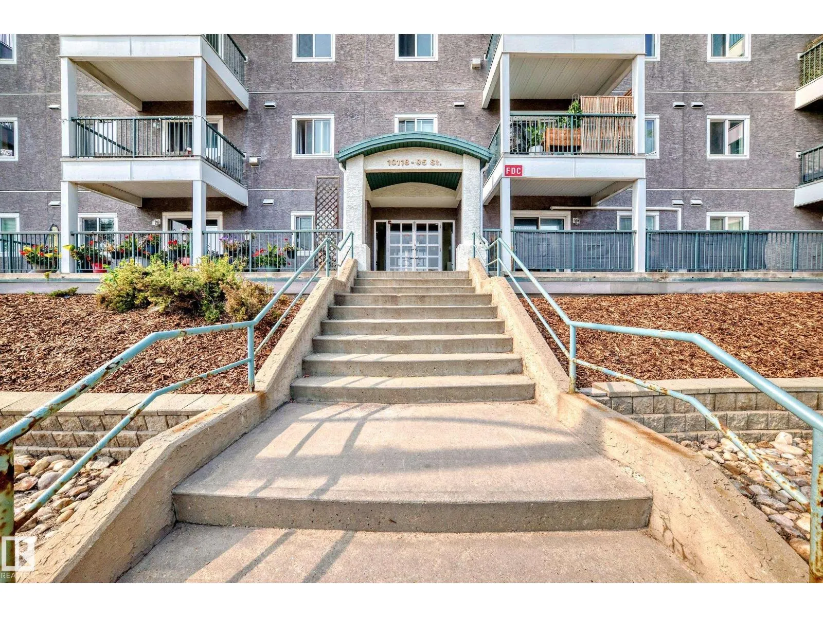 #307 10118 95 ST NW