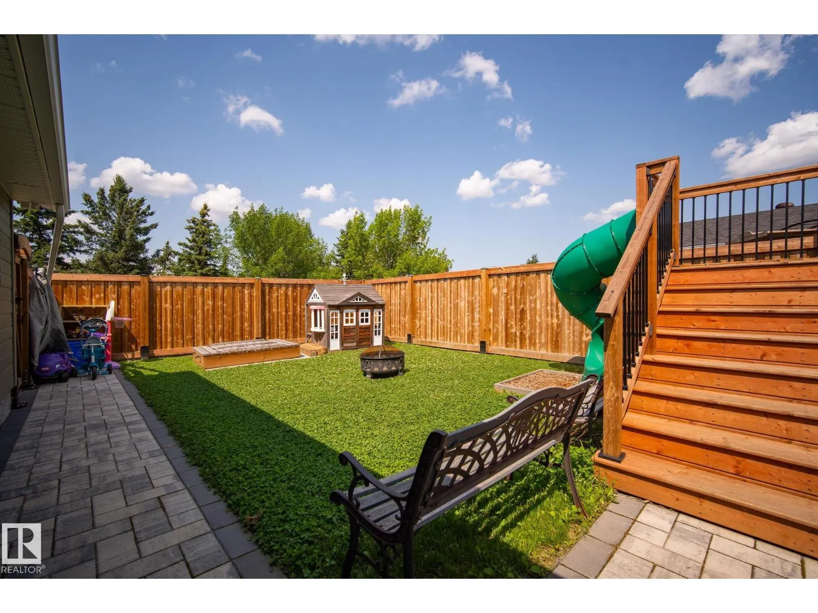 6136 40 AV NW
