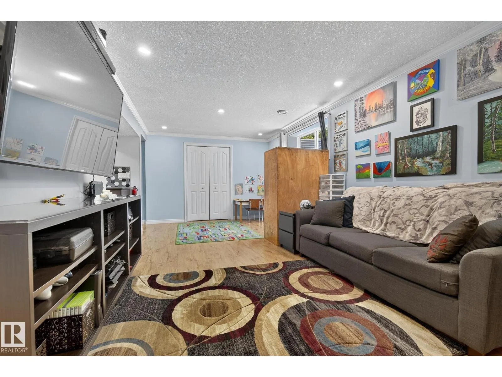 6136 40 AV NW