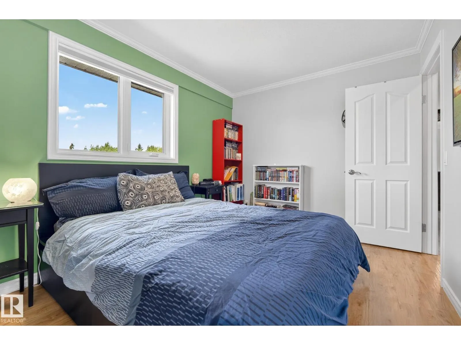 6136 40 AV NW