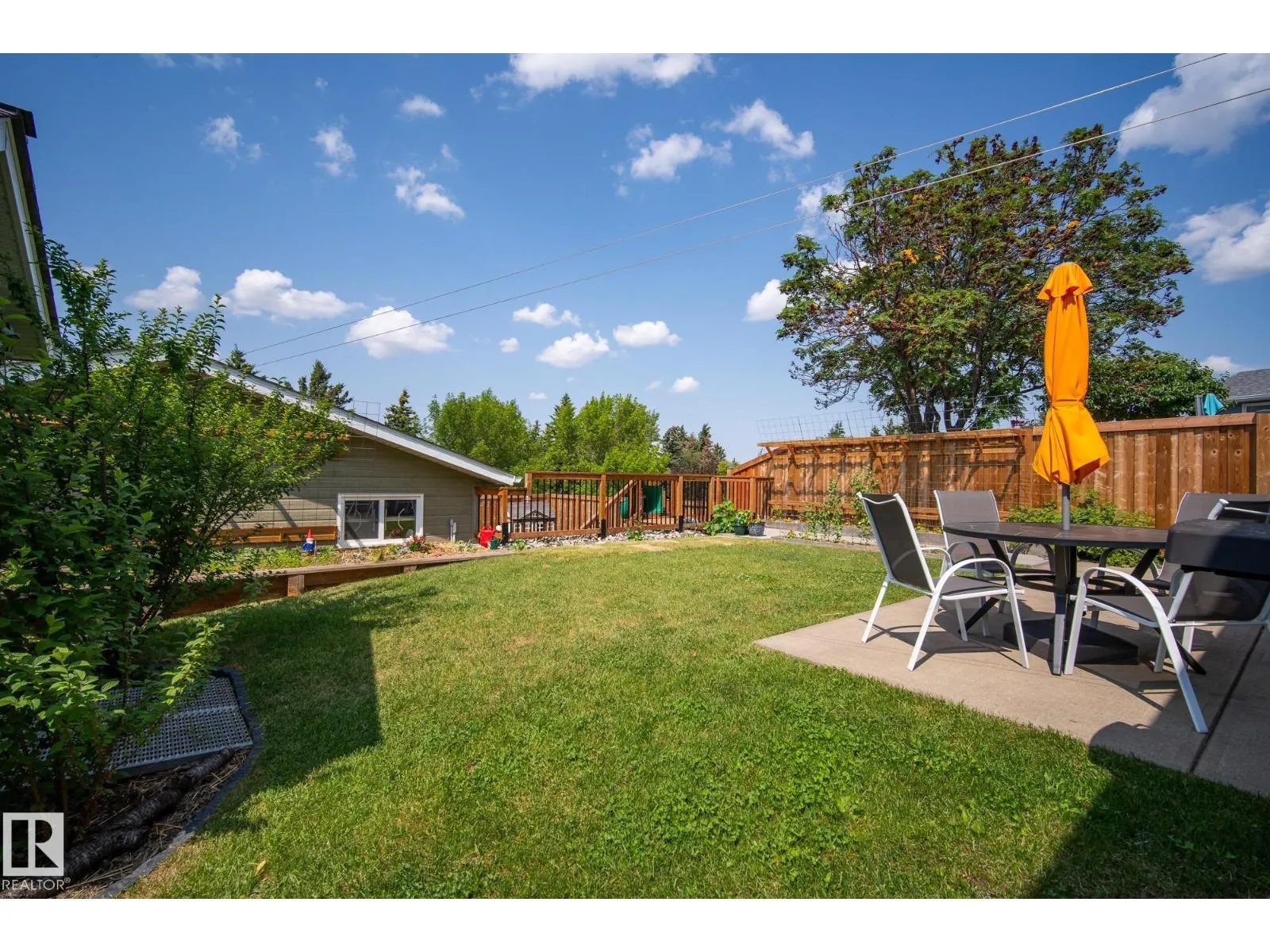 6136 40 AV NW