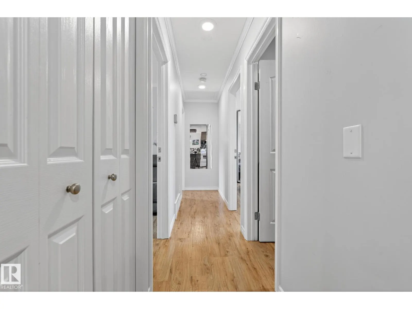 6136 40 AV NW