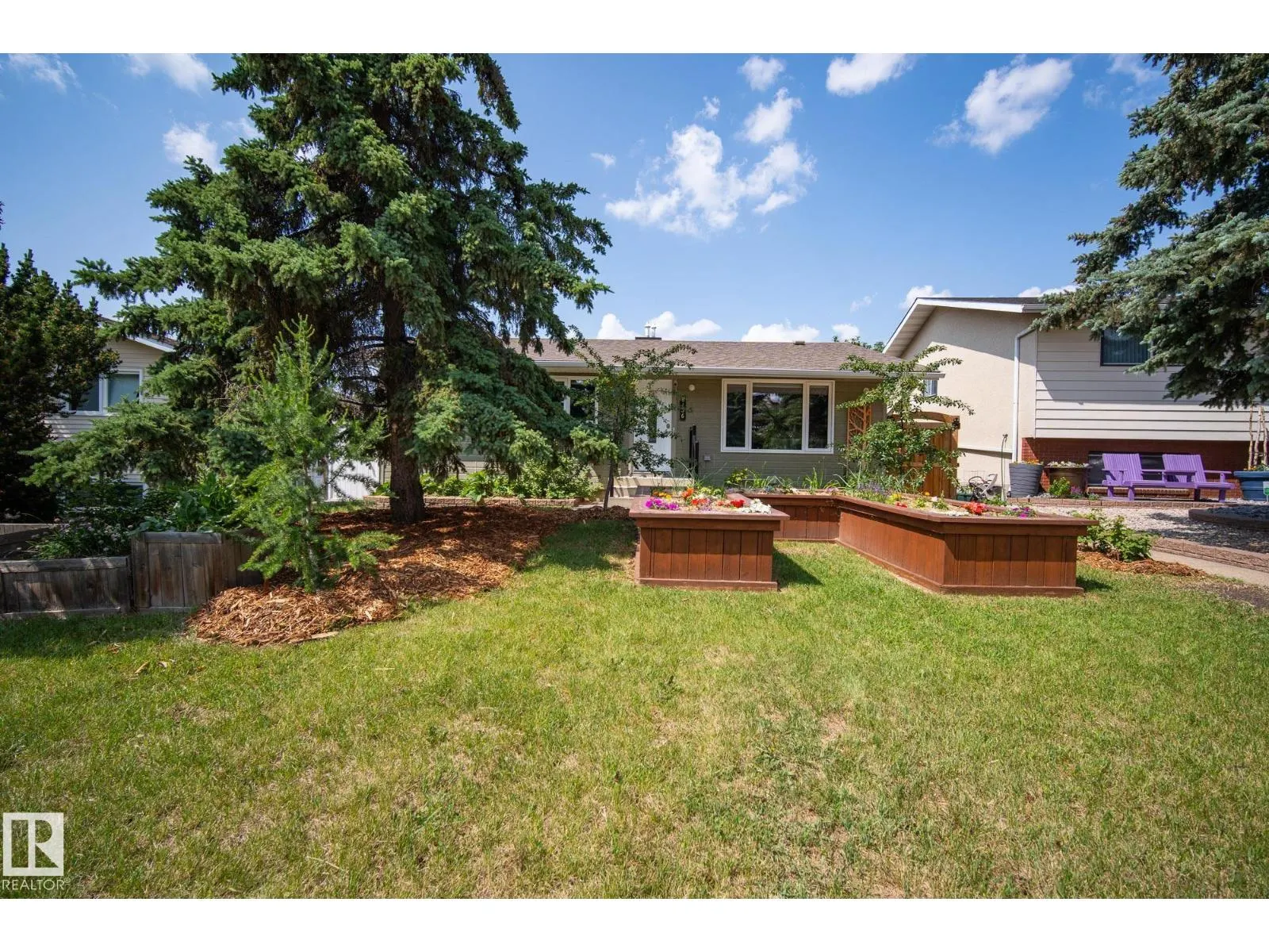 6136 40 AV NW