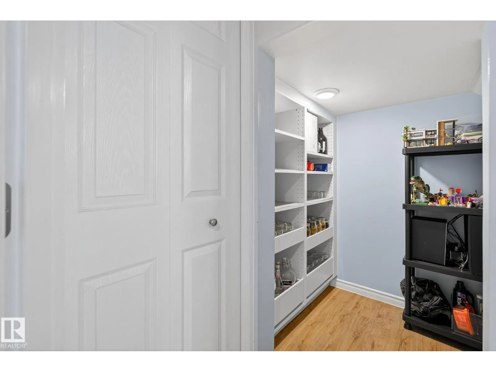 6136 40 AV NW
