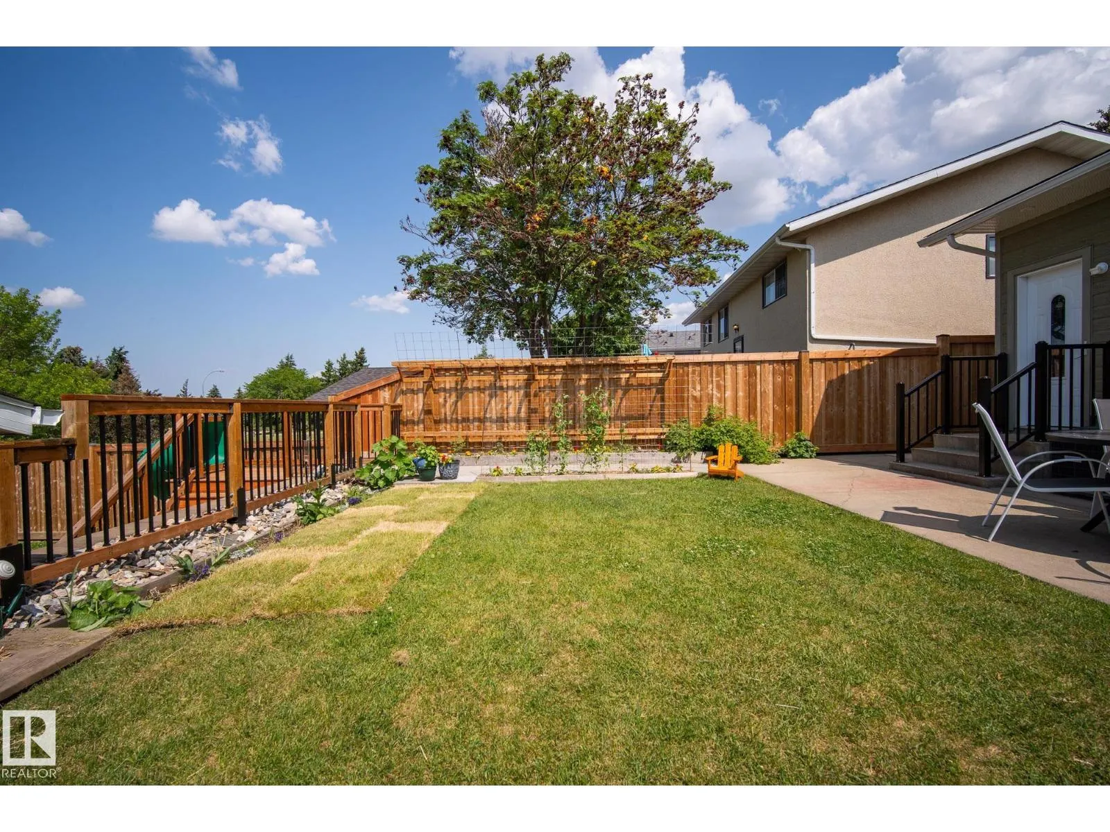 6136 40 AV NW