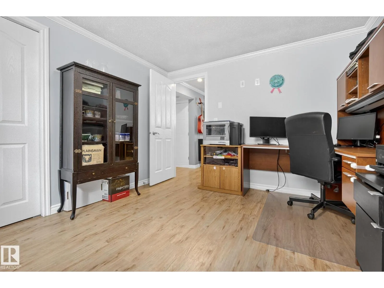 6136 40 AV NW