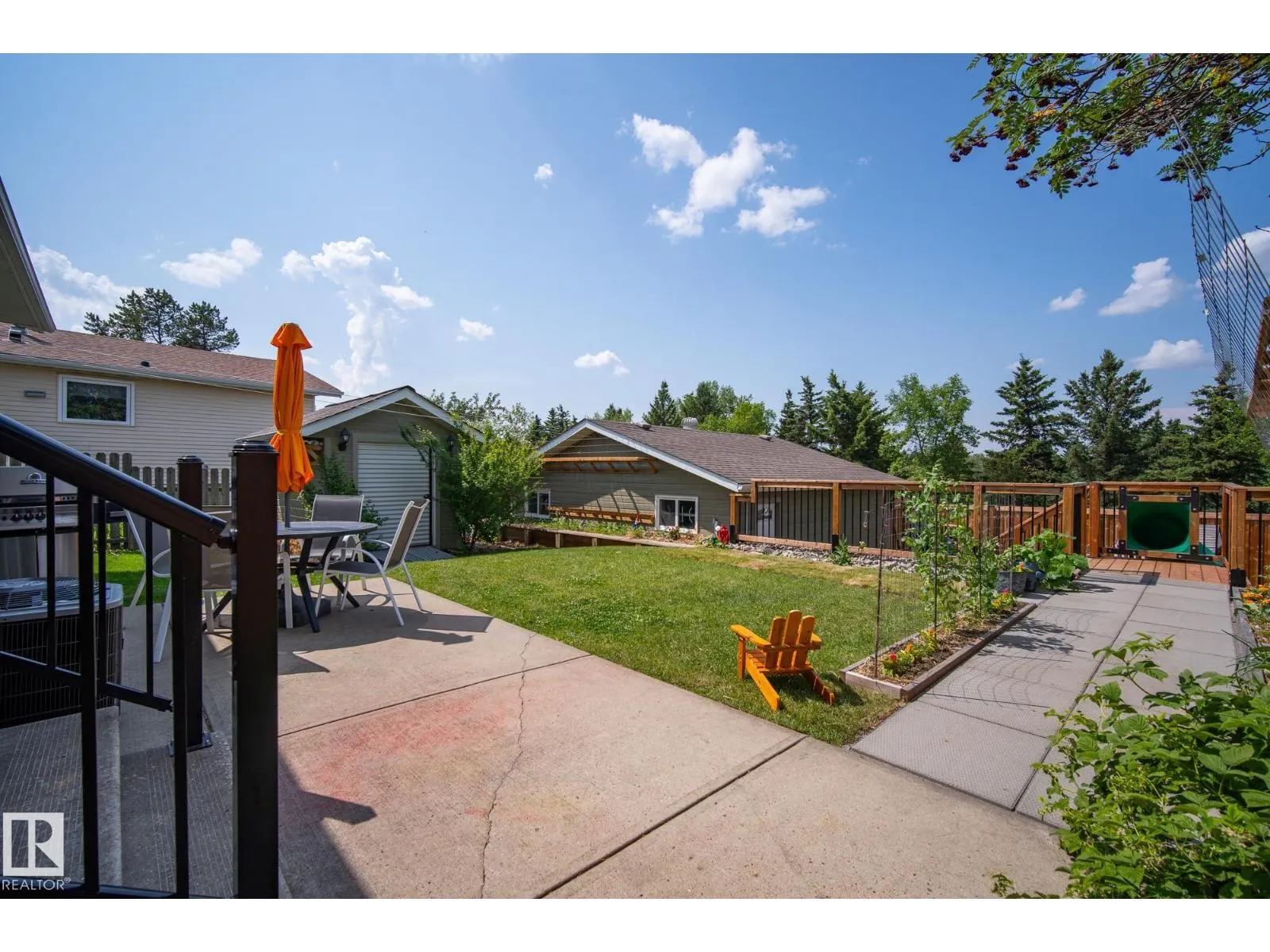 6136 40 AV NW