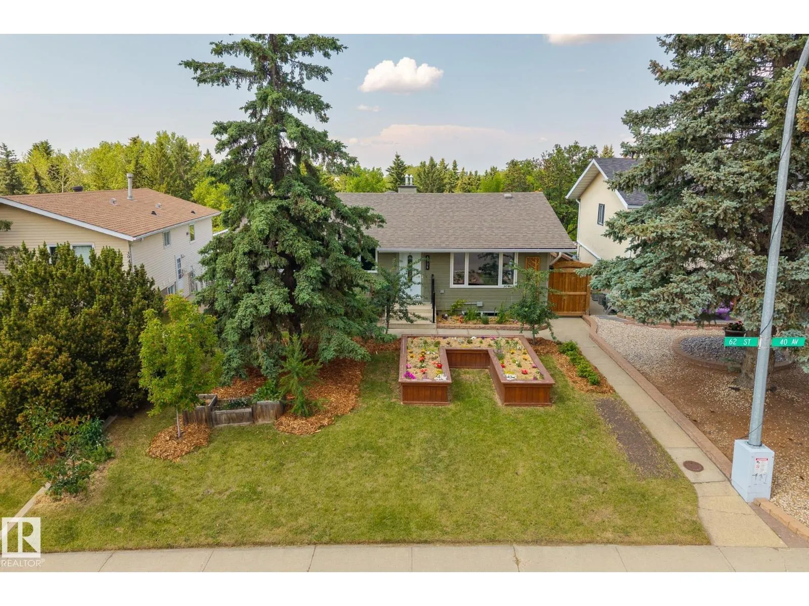 6136 40 AV NW